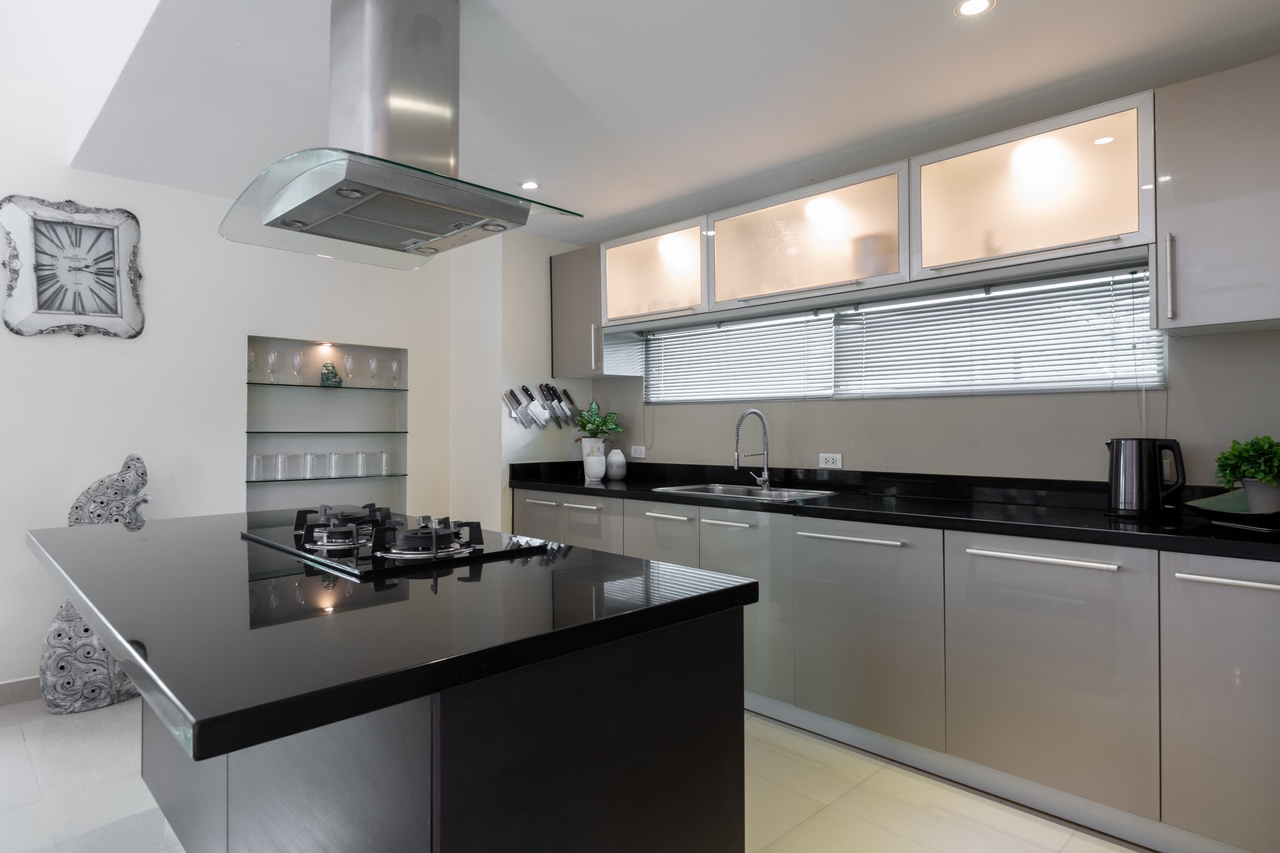 Full kitchen